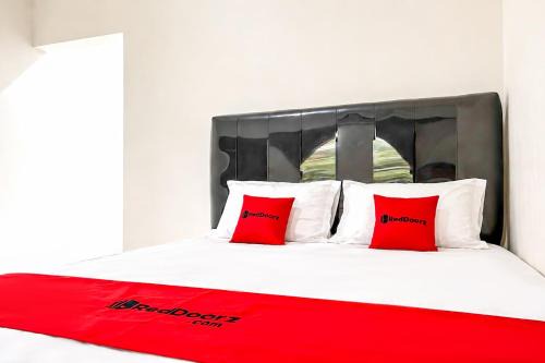 RedDoorz at Villa Erbysa Pantai Karangpapak Garut in Mancagahar