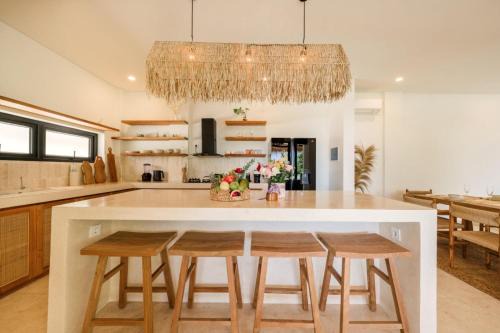 Villa Svara Amed - 4BR Luxury Villa w Ocean Views