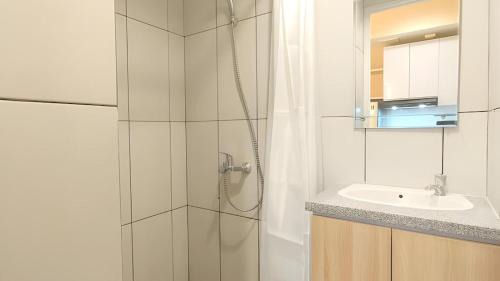 Apartement Grand Kamala Lagoon by Vienza Room in Pekayon Satu