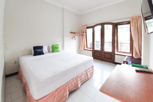 Urbanview Hotel Grand Palem near Alun Alun Batu in Songgoriti