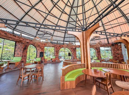 Caldera Hotel & Restaurant