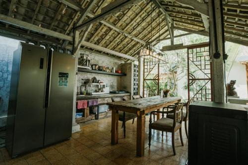 Twin Studio with Smart Projector near Ubud in Darmasaba