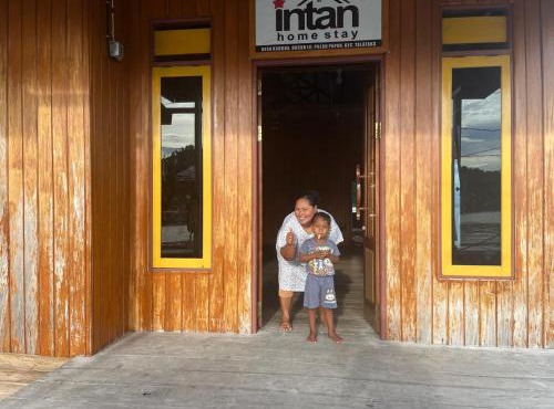 Intan Homestay in Batudaka Island