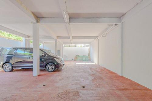 RedDoorz Plus Syariah @ Raya Nginden 2 in Surabaya