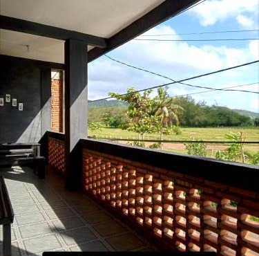 Beachfront Guest House Pacitan in Tamperan