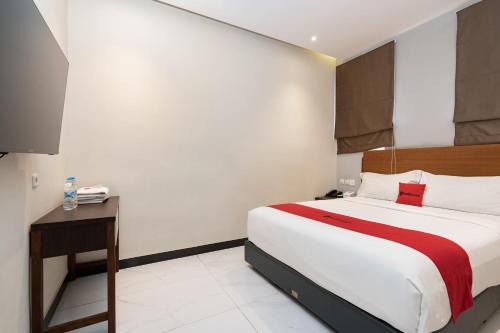 RedDoorz Plus @ UNO Jalan Merak Samarinda in Samarinda
