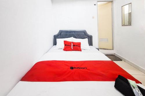 RedDoorz at Etnik Guest House in Kebumen