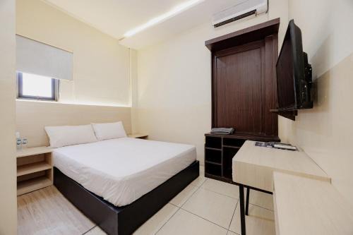 Hotel C18 at Cibaduyut Mitra RedDoorz in Bandung