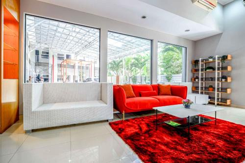 RedDoorz near Solo Square 3