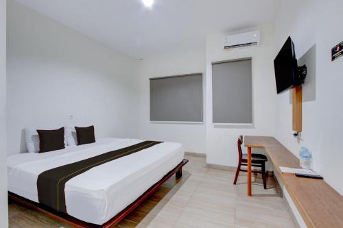 Townhouse Oak near The Park Mall Solo formerly D'Nawasena Guest House in Solo