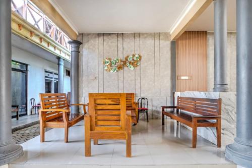 OYO 95211 Duta Hotel Banyuwangi in Jajag