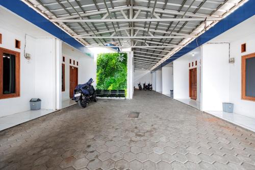 RedDoorz Syariah Plus near Jatiwarna Toll Gate in Bekasi
