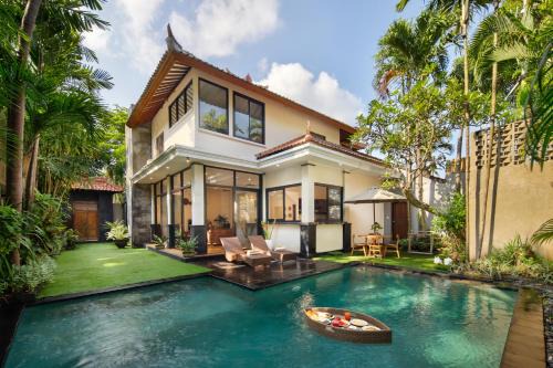Red Lotus Seminyak Villa