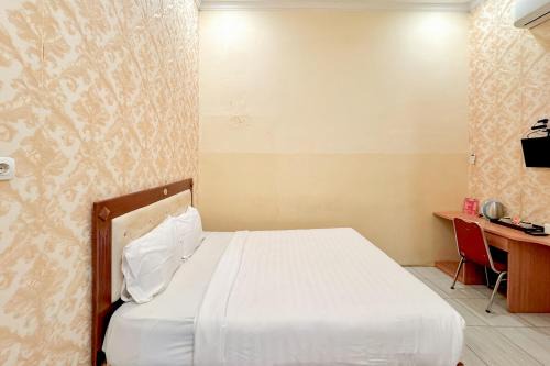 Perdana Kasih Hotel Pemuda Klaten Mitra RedDoorz in Solo