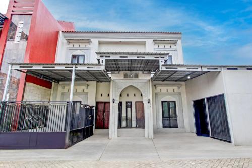Hotel O Guesthouse Alun Alun Purwokerto in Purwokerto
