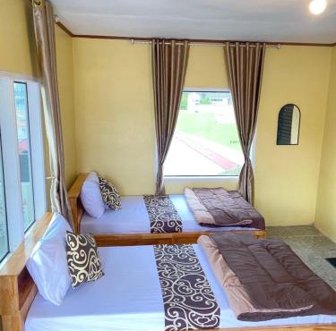 WISMA SUNRISE GUEST HOUSE 10 minutes by walking to the big fruit market in Berastagi in Berastagi