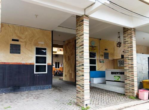 De Zity Homestay RedPartner near Alun Alun Jember in Jember