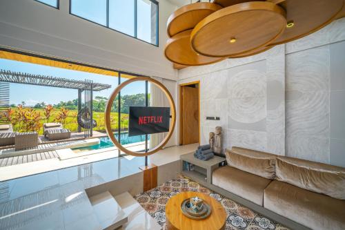 Villa Asri - Incredible Tropical 3BR close to Nyanyi beach! in Tanah Lot