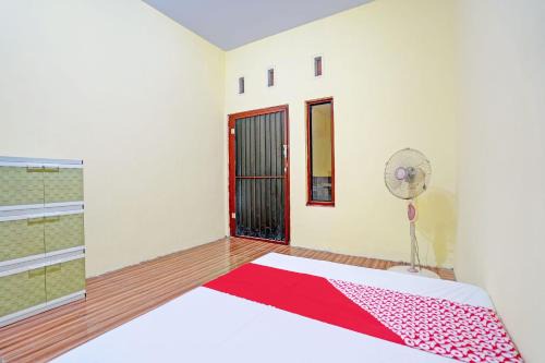 OYO Life 92920 Rumah Kost Azca in Sidoarjo