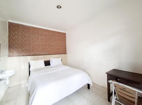 RedDoorz near Jalan Slamet Riyadi Solo in Solo