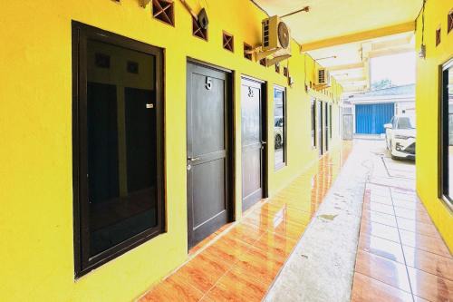 Penginapan Dison RedPartner in Bekasi