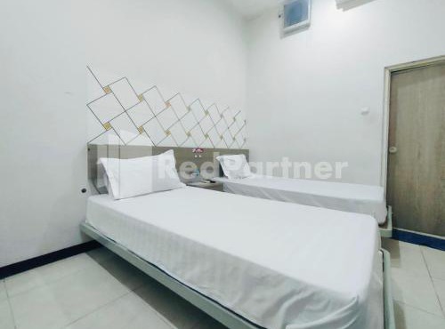 Almeira Homestay Syariah Near RS Islam Al-Irsyad Mitra Reddoorz in Surabaya