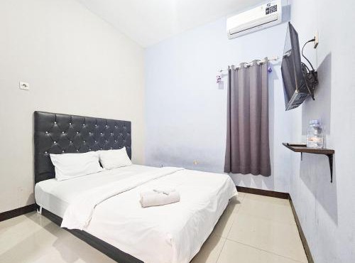 Homestay Sido Joyo near Sunrise Mall Mitra RedDoorz in Mojokerto