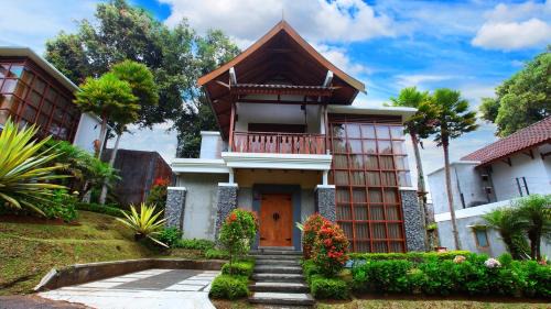 Sindang Reret Cikole in Tangkubanperahu
