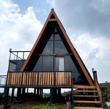 Nimo Tea Resort in Tanara