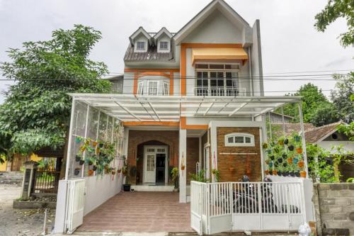 RedDoorz near Sindu Kusuma Edupark 2 in Yogyakarta