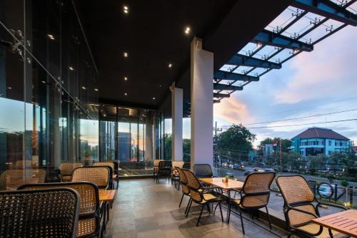 Luminor Hotel Airport Sidoarjo By WH , Best Choice and Strategic Location with a Rooftop area in Town in Sidoarjo