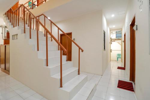 RedDoorz Plus near Ciputra World Kuningan 2 in Jakarta